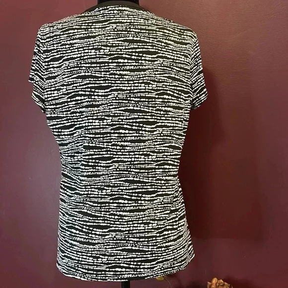 New York & Company Stretch Blouse - Picture 4 of 8